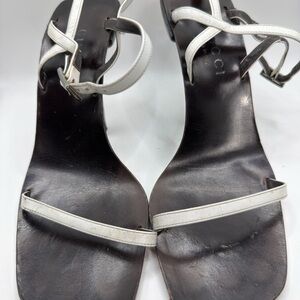 Gucci Women's Black and Cream Sandals